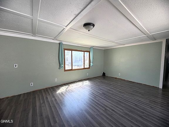 3rd image of 130 Northland Est
