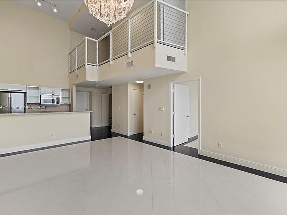 4th image of 601 NE 36th St APT 3511