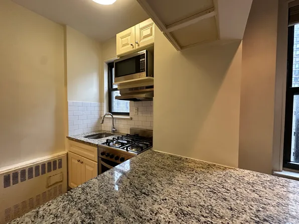 240 East 46th Street image 7 of 13