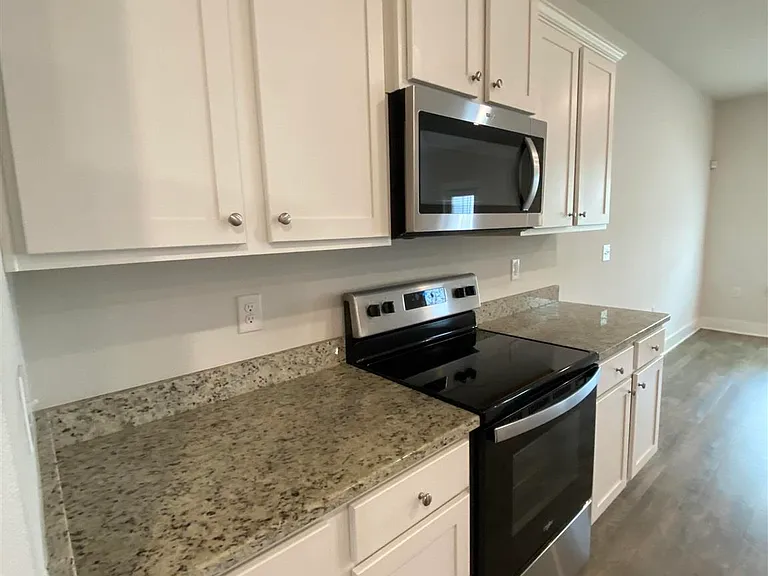 5870 Danbury Blvd — Photo 16