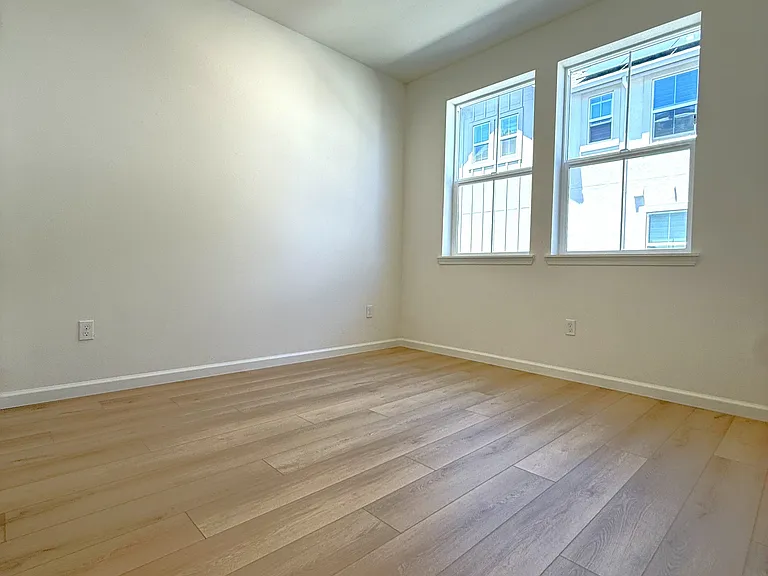 3810 Norbridge Ave — Photo 8