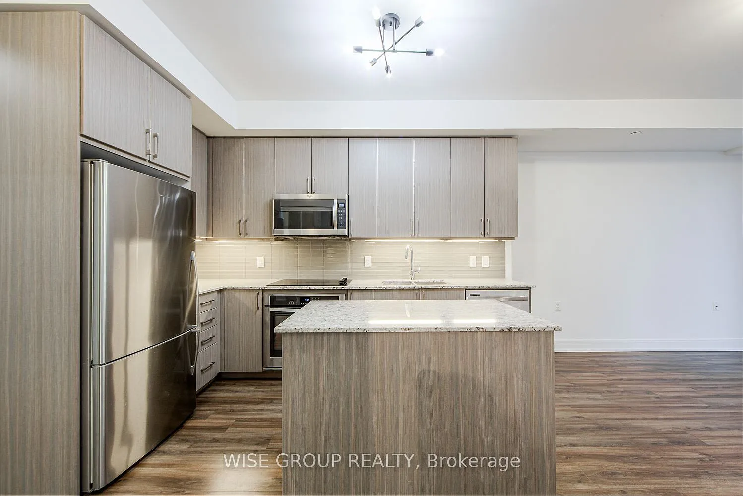9600 Yonge St — Photo 2
