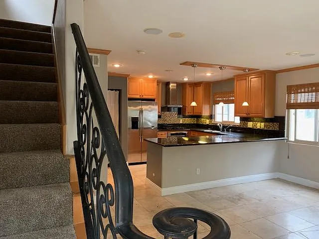 324 Kolmar St — Photo 10