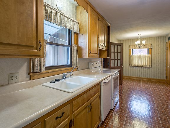 5th image of 2456 Spencer Dr