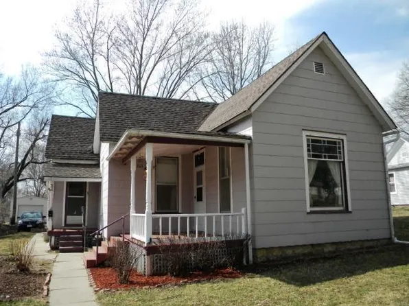 611 N 11th St, Leavenworth, KS 66048