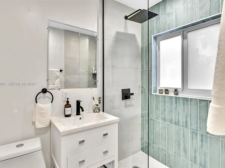 703 NE 7th St #5 — Photo 34