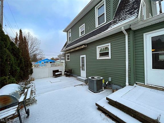 3rd image of 158 S Maryland Ave