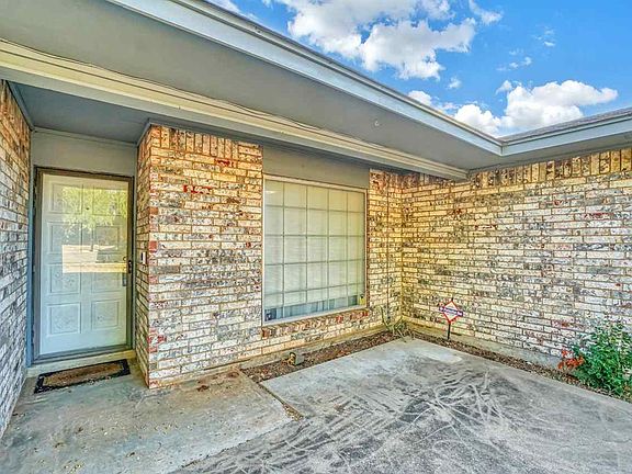 4th image of 4505 NE Euclid Ave