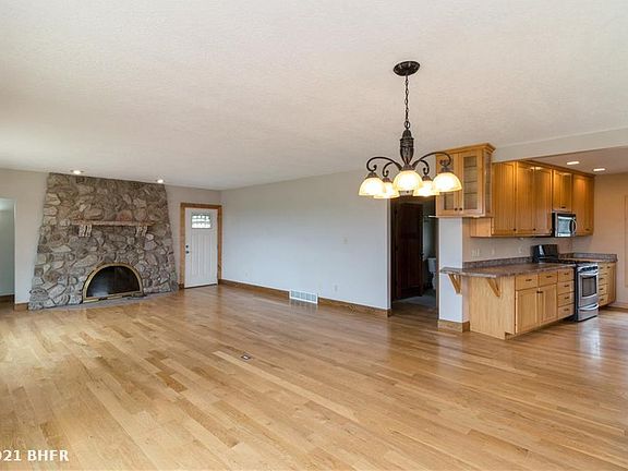 3rd image of 8110 NW Beaver Dr