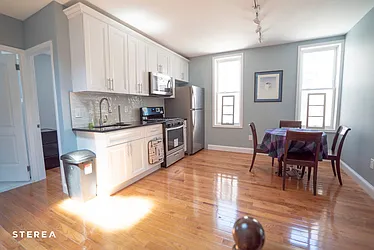 Rented by Sterea Agency