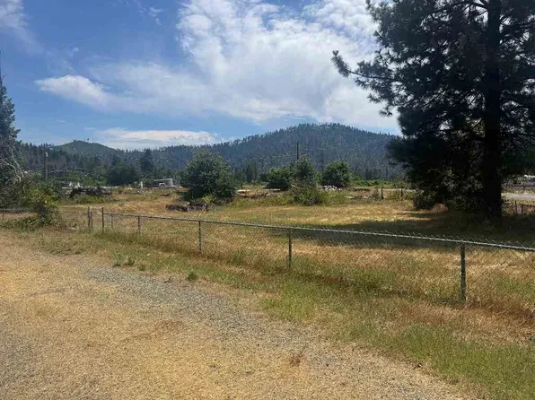 304 Indian Meadows Dr, Happy Camp, CA 96039