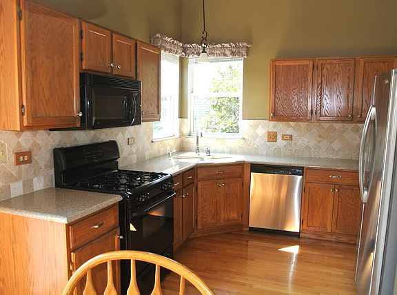 3rd image of 7789 Geneva Dr