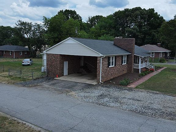 2nd image of 3034 N Blackstock Rd