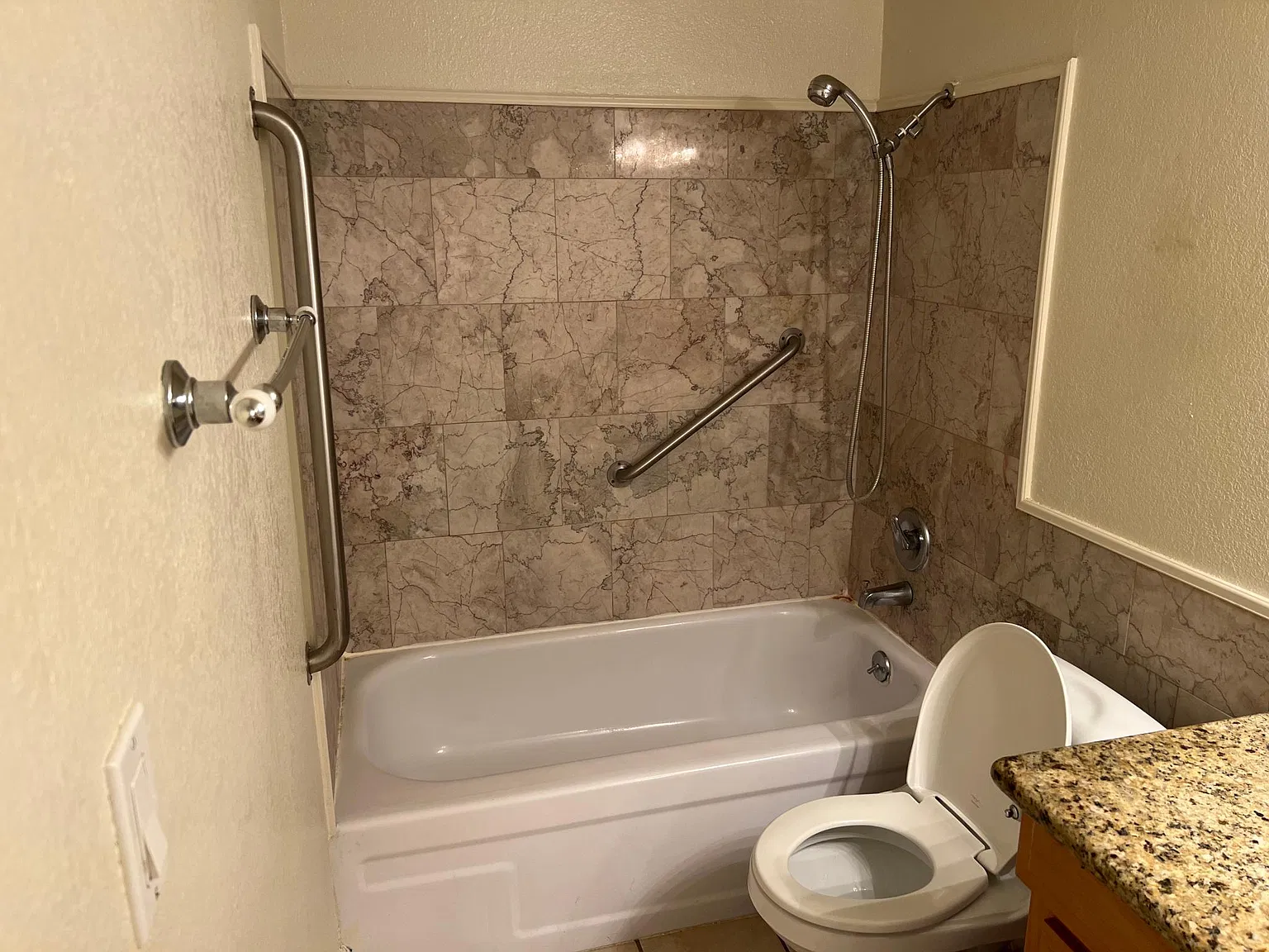 1 bed, 700 sqft, $2,100 — Photo 4