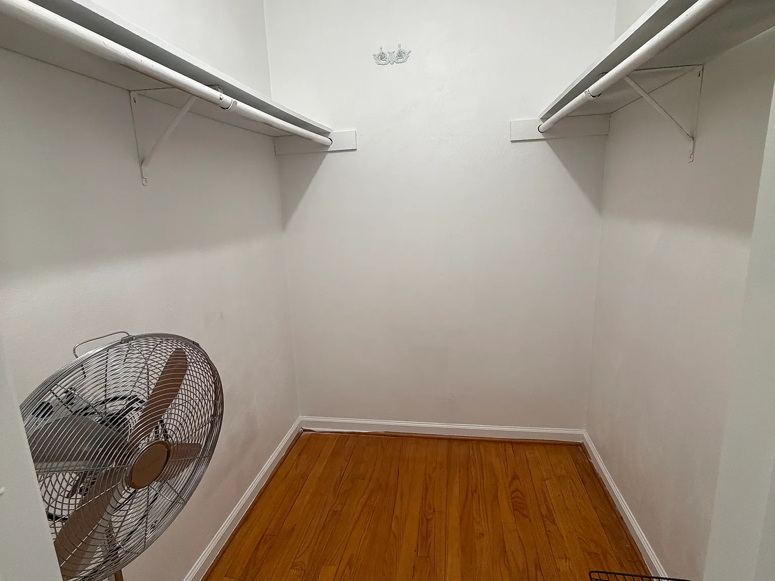 5268 Locke Ln — Photo 4