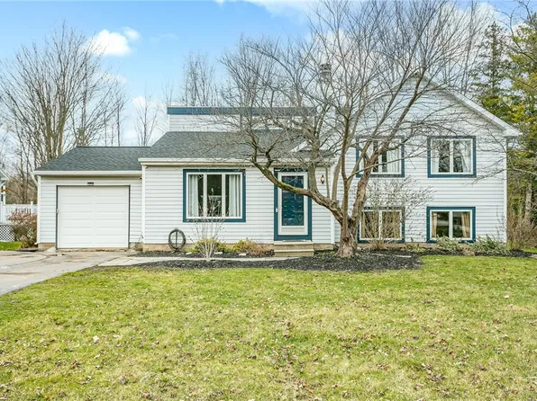 1703 Waterford Rd, Walworth, NY 14568