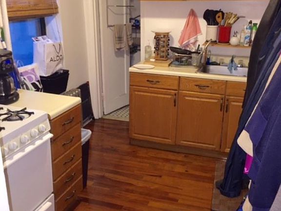 5th image of 323 E 85th St APT 5B