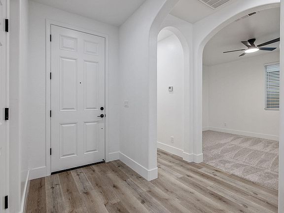 5th image of 3526 W Buena Vista Avenue