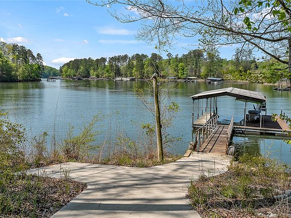 2nd image of 224 Lake Breeze Ln