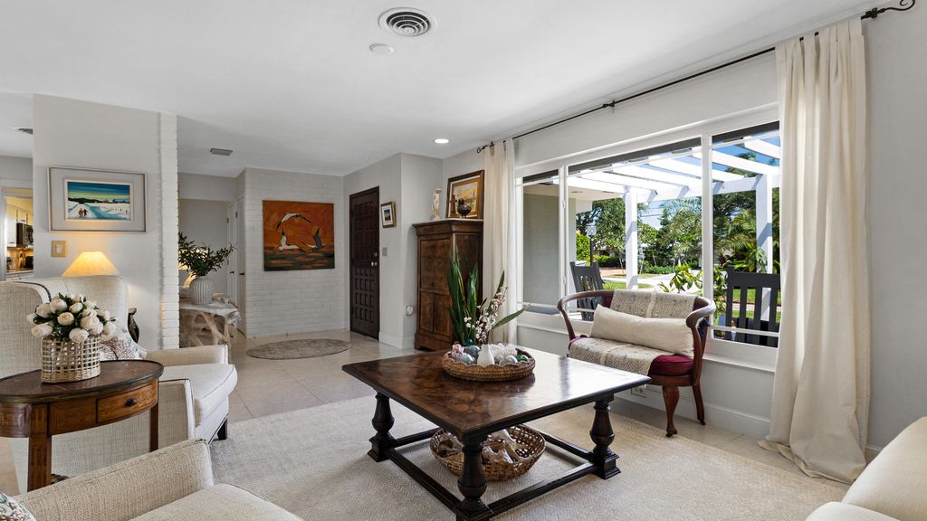 2750 NE 8TH Court, photo 9