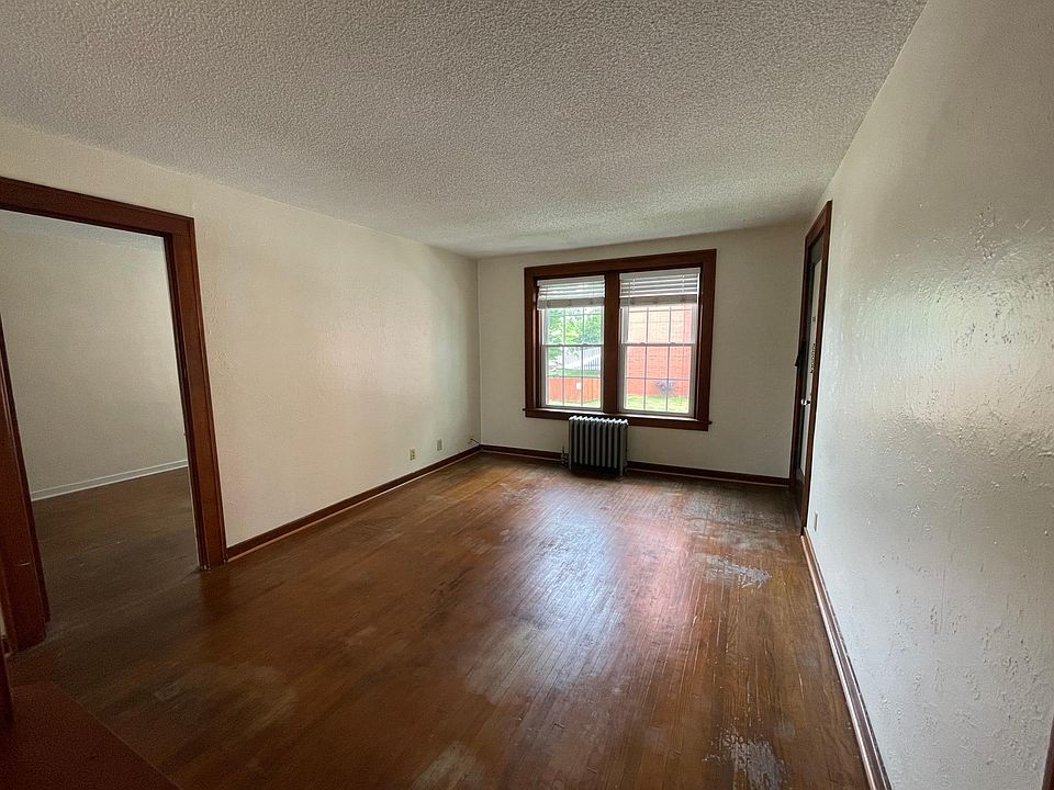 living room (floors to be sanded and revitalized)