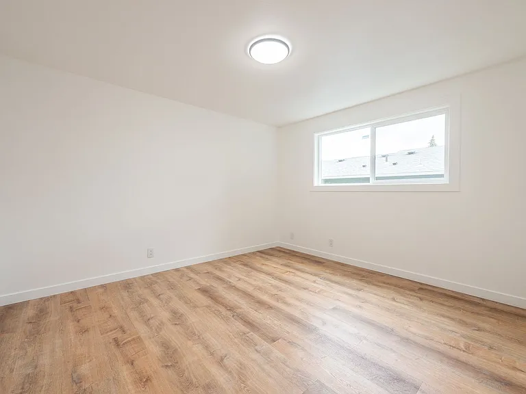 272-288 S Knott St — Photo 7
