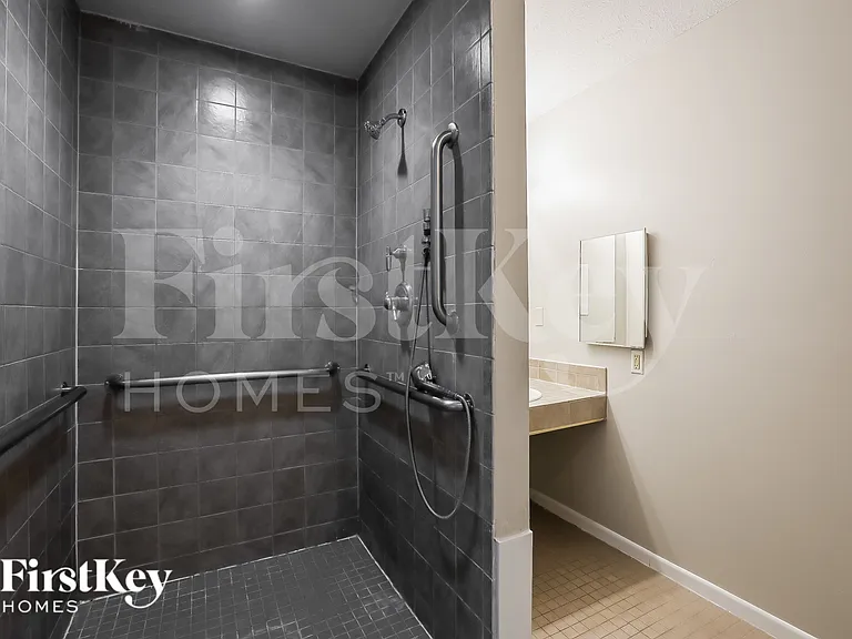 5607 Northport Dr — Photo 10