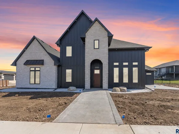 2300 S Meadowview Ave, Sioux Falls, SD 57110