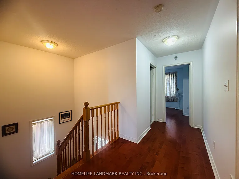32 Oxfordshire St — Photo 7