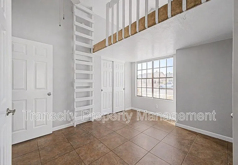 1825 E Secretariat Dr — Photo 7