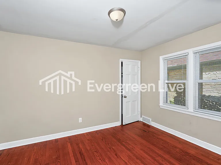3202 N 53rd St #1 — Photo 11