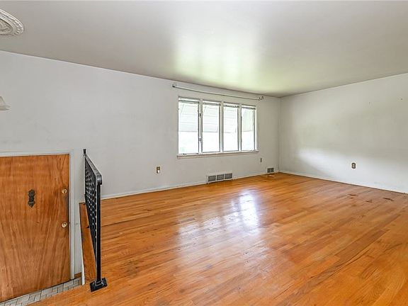 2nd image of 520 Wimer Cir
