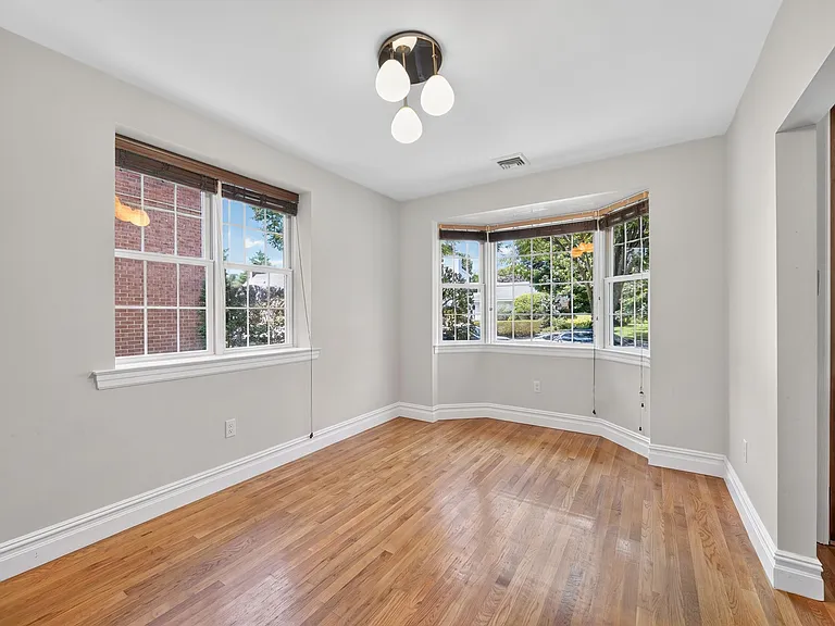 4C Nassau Dr — Photo 18