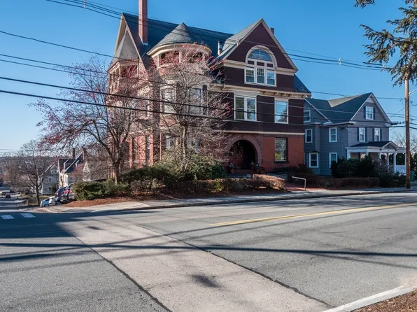 209 Nesmith St APT 10, Lowell, MA 01852