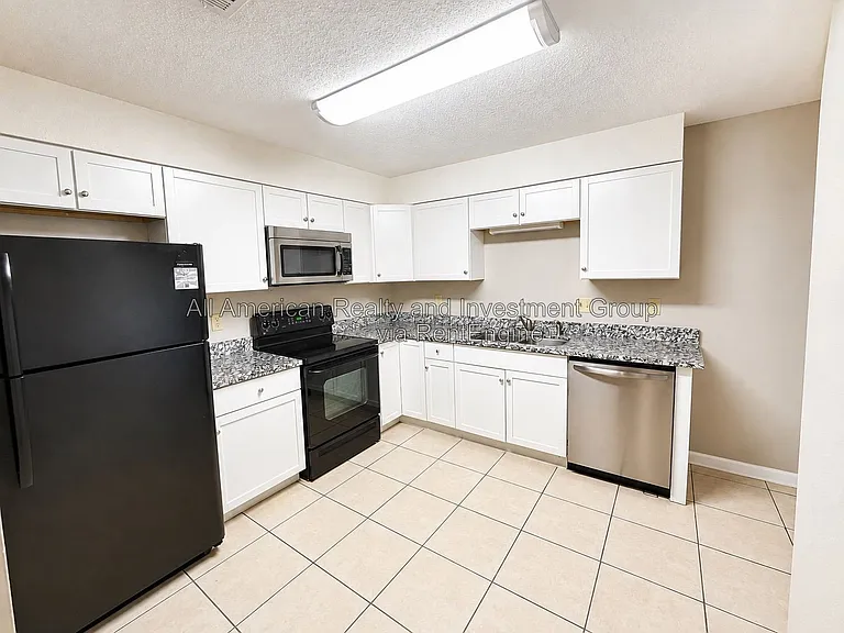 939 Tanager Rd #8 — Photo 2