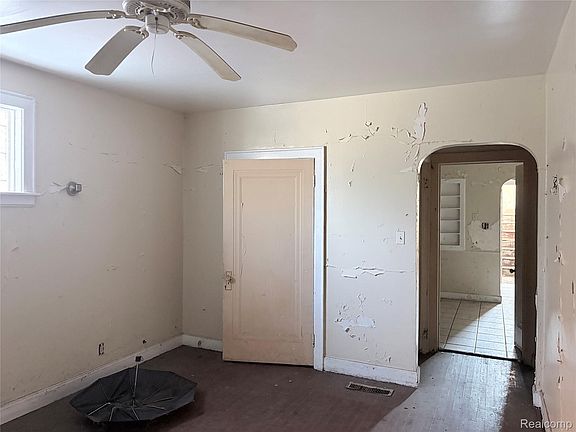 5th image of 5056 Coplin St