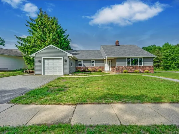 4 Jameshollow Dr, Barnegat, NJ 08005