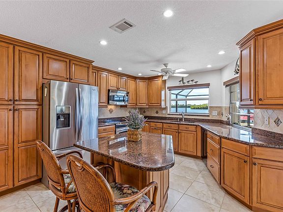 3rd image of 375 Green Dolphin Dr