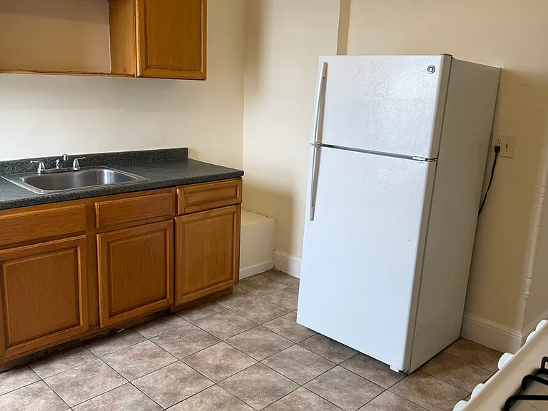 35 Cliff St #3R — Photo 8