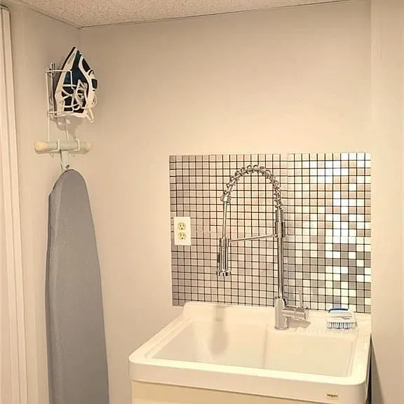 60 Obermeyer Dr — Photo 24