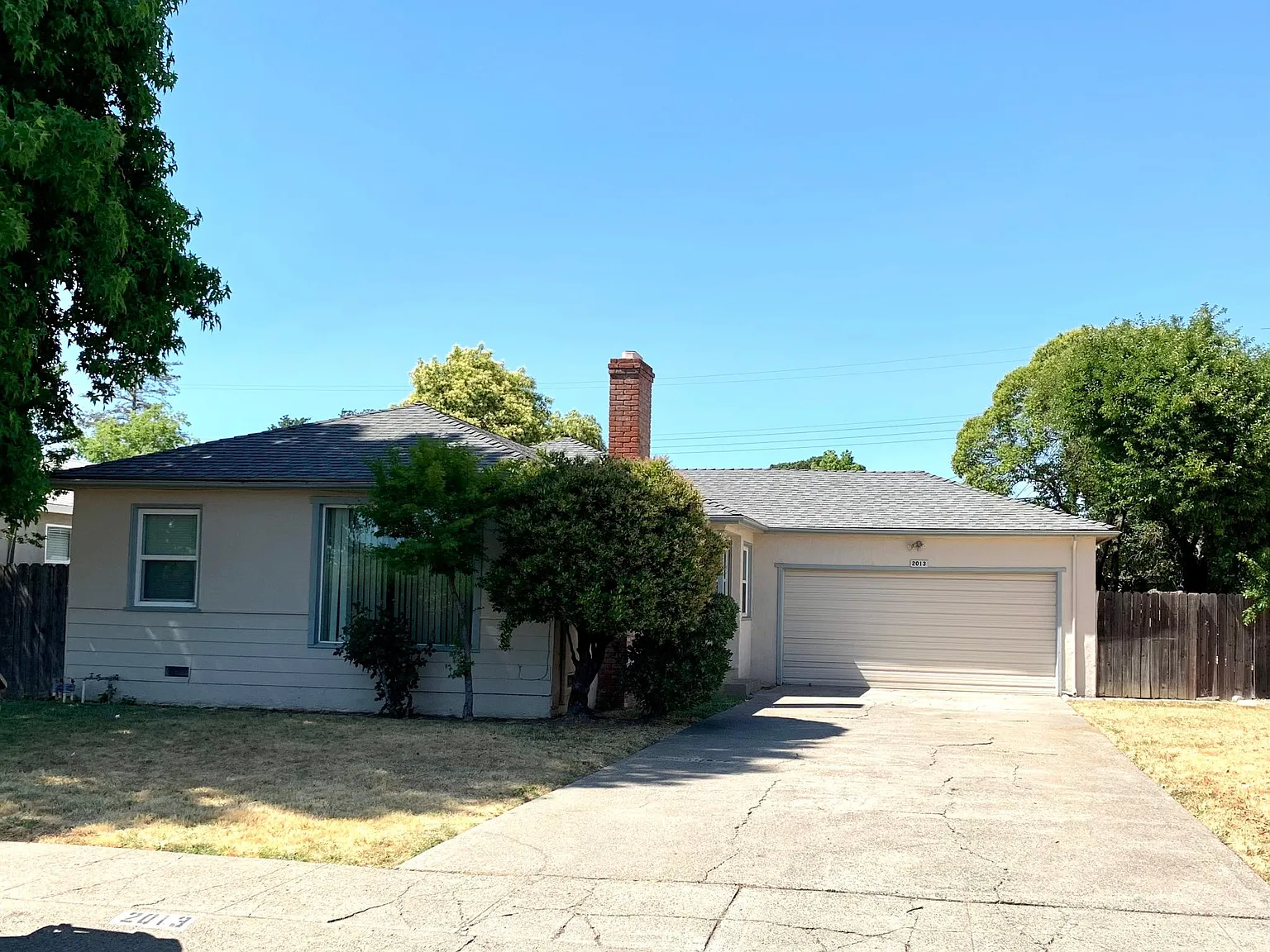 2013 Fruitridge Rd — Photo 1