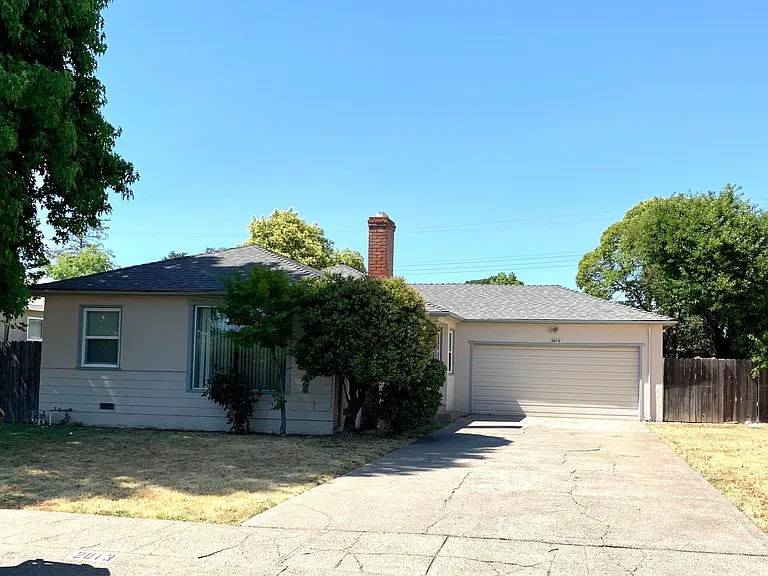 2013 Fruitridge Rd — Photo 1