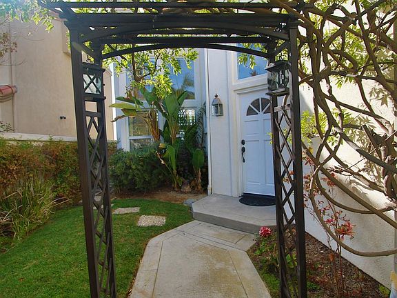 Gated frontyard