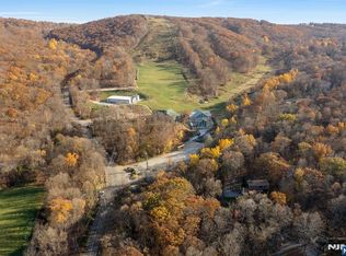 12 Breakneck Rd, Vernon, NJ 07462