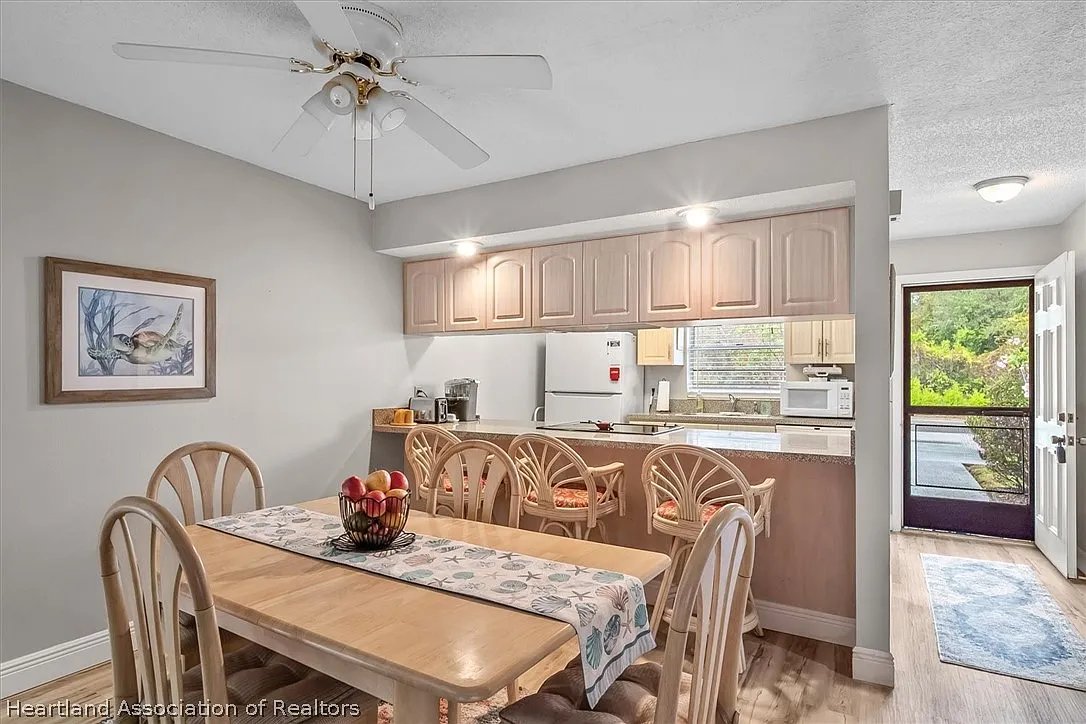 2 bed, 2.0 bath, 976 sqft, $2,500 — Photo 4