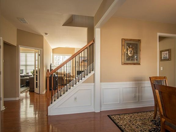 3rd image of 518 Papillion Trce