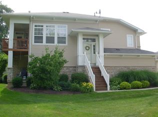 234 Crescent Ridge Dr, Seven Hills, OH 44131