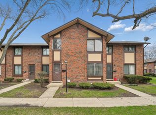 1S127 Stratford Ln, Villa Park, IL 60181