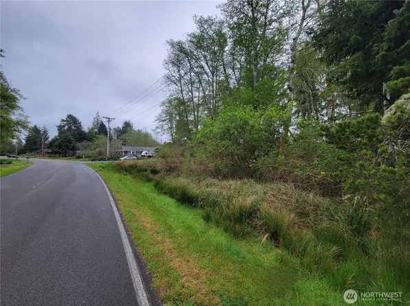 789 Mount Olympus Avenue SE, Ocean Shores, WA 98569