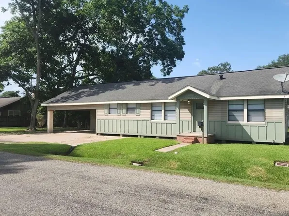 1402 Eugene St, Pt Neches, TX 77651